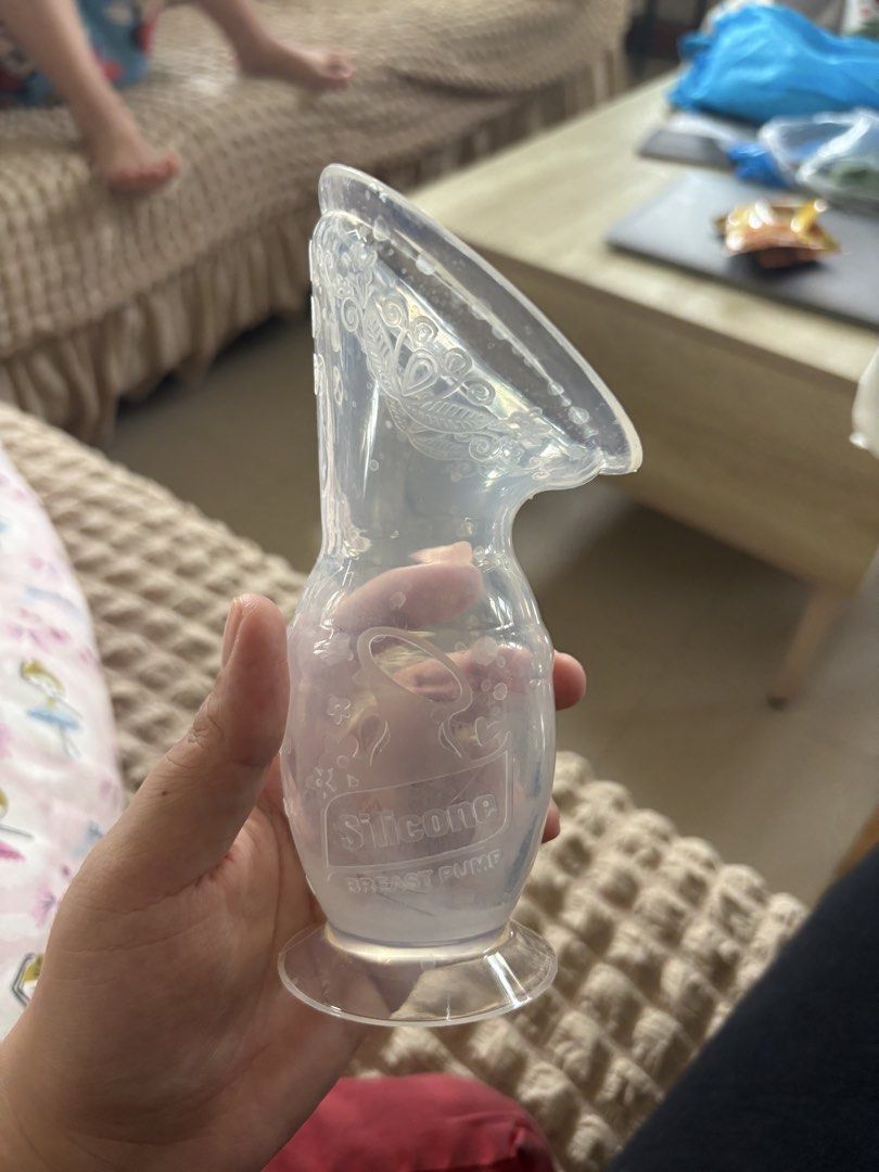 Hakka Silicone Breast Pump (Category: Breastfeeding & Bottle Feeding) located in Calauan. Submitted by amaris.boutique.ph (Listing ID 1459510876, Image 2). Description: - Silicone breast pump - Measurement markings in oz and ml - Easy to use and clean - Ideal for collecting breast milk.