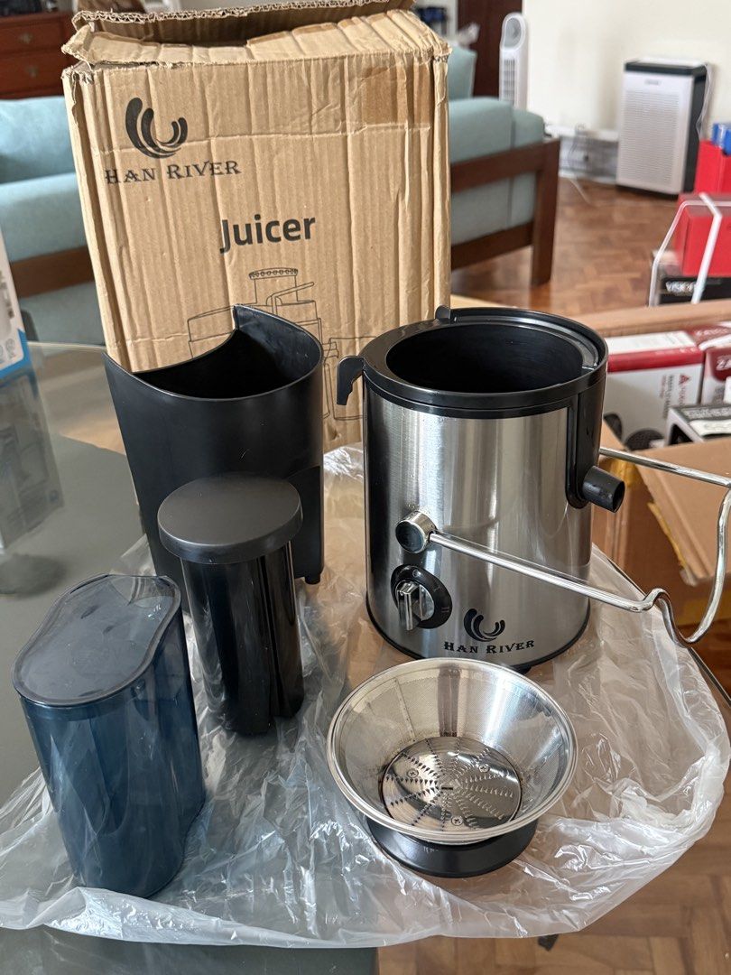 Han River Juicer (RUSH SALE) (Category: Juicers, Blenders & Grinders) located in Makati City. Submitted by TZ.Collections (Listing ID 1459683644, Image 3). Description: 📍Salcedo, Makati - BRAND-NEW - LALAMOVE, MEET UP, SHIPPING via LBC, J&T. - FREE SHIPPING AROUND MAKATI - DON’T BE BARAT PO. Key Features: * 🍎 Large feeding chute – accommodates larger pieces of fruits and vegetables, reducing preparation time. * 🥤 Automatic juice and pulp separ