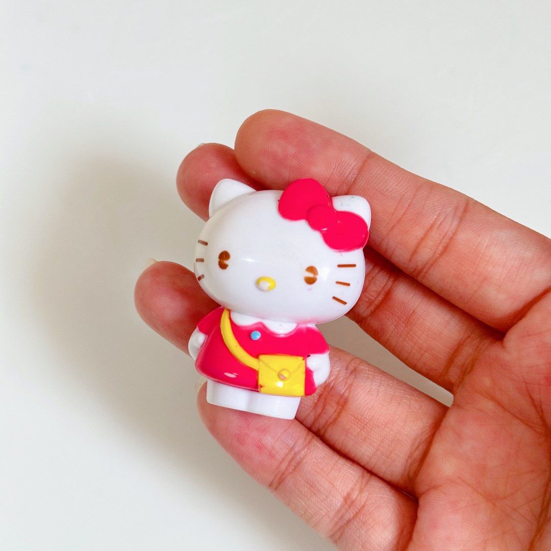 Hello Kitty Sanrio Mini Figure (Category: Designer & Blind Box Toys) located in Manila. Submitted by ashyyel_ (Listing ID 1459676014, Image 1). Description: as is.