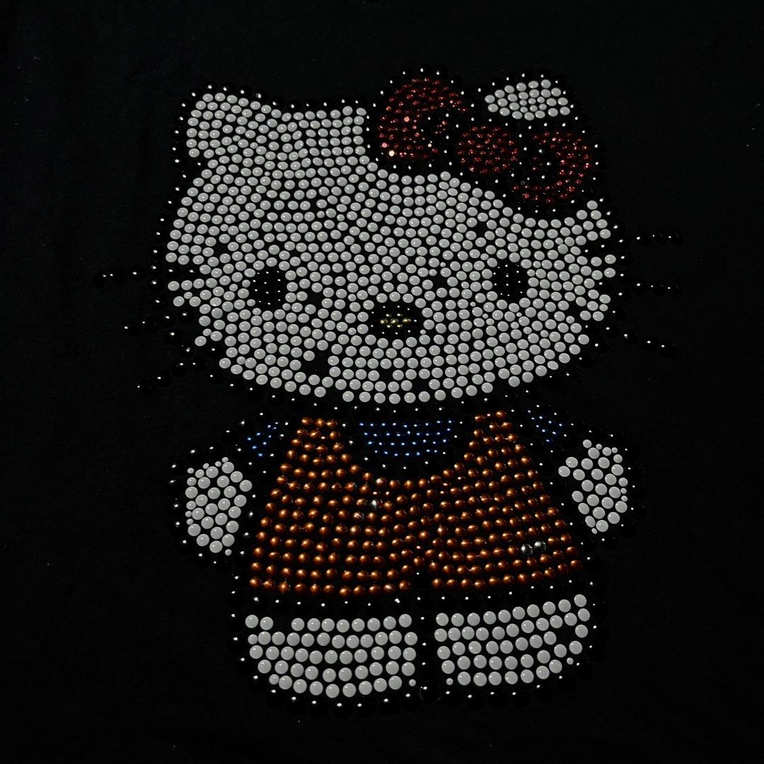 HELLO KITTY UNIVERSAL (Category: Shirts) located in Orani. Submitted by pulverize_tht_ho3 (Listing ID 1459533331, Image 2). Description: dimes: 15x24 condition: 9.5/10 flaw/s: none check slides for the details mine: 200.