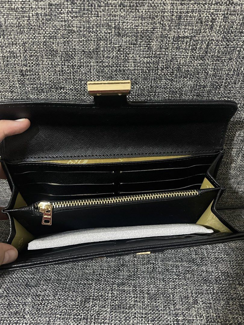 Hermes Black Wallet (Category: Wallets & Card holders) located in Quezon City. Submitted by tresheaven (Listing ID 1459633279, Image 2). Description: .