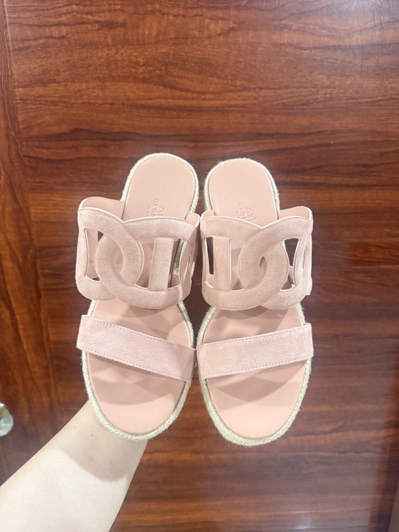 Hermes EUR 37 (Category: Heels) located in Antipolo. Submitted by ceraken_luxpreloved (Listing ID 1459541905, Image 1). Description: .