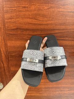 (Category: ) located in . Submitted by ceraken_luxpreloved (Listing ID 1459541323, Image 1). Description: .
