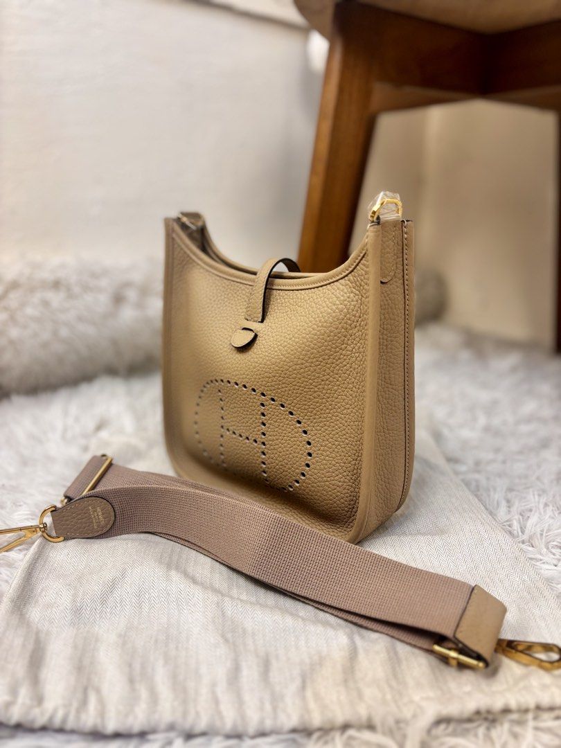Hermes Evelyne 23 Bag (Beige) (Category: Luxury Bags & Wallets) located in Muntinlupa City. Submitted by yangchic (Listing ID 1459631039, Image 3). Description: ✔️coded ▪️can be worn as cross-body or shoulder bag ▪️message for more information and details.