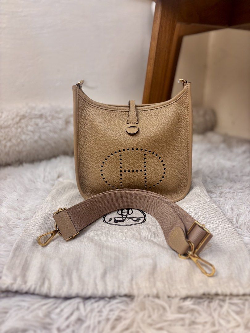 Hermes Evelyne 23 Bag (Beige) (Category: Luxury Bags & Wallets) located in Muntinlupa City. Submitted by yangchic (Listing ID 1459631039, Image 1). Description: ✔️coded ▪️can be worn as cross-body or shoulder bag ▪️message for more information and details.