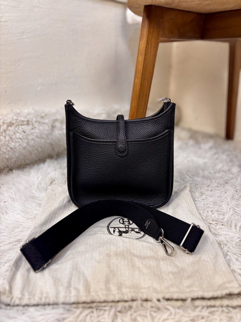 Hermes Evelyne 23 Bag (Black) (Category: Luxury Bags & Wallets) located in Muntinlupa City. Submitted by yangchic (Listing ID 1459633091, Image 2). Description: ✔️coded ▪️can be worn as cross-body or shoulder bag ▪️message for more information and details.