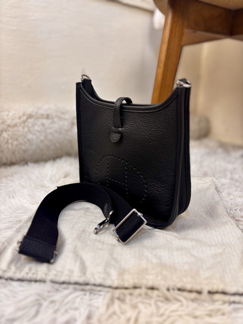 Hermes Evelyne 23 Bag (Black) (Category: Luxury Bags & Wallets) located in Muntinlupa City. Submitted by yangchic (Listing ID 1459633091, Image 3). Description: ✔️coded ▪️can be worn as cross-body or shoulder bag ▪️message for more information and details.