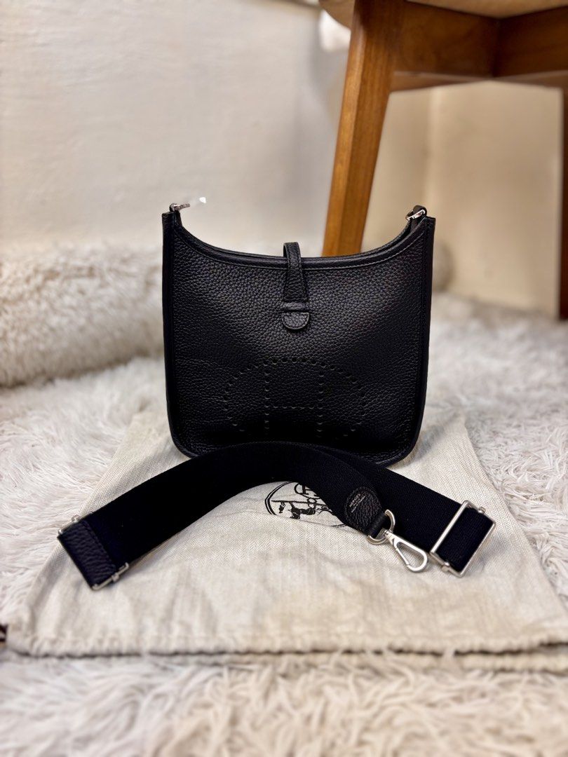 Hermes Evelyne 23 Bag (Black) (Category: Luxury Bags & Wallets) located in Muntinlupa City. Submitted by yangchic (Listing ID 1459633091, Image 1). Description: ✔️coded ▪️can be worn as cross-body or shoulder bag ▪️message for more information and details.