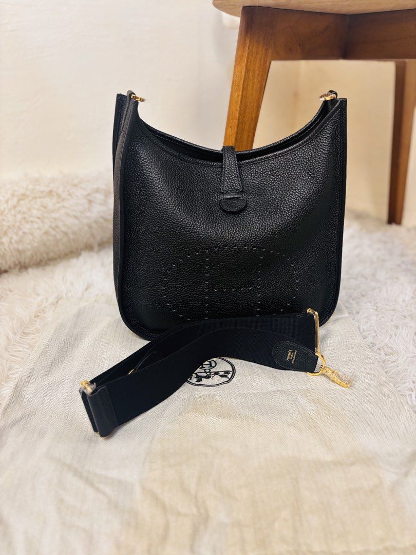 Hermes Evelyne 29 PM Bag (Black) (Category: Luxury Bags & Wallets) located in Muntinlupa City. Submitted by yangchic (Listing ID 1459629017, Image 1). Description: ✔️coded ▪️can be worn as cross-body or shoulder bag ▪️message for more information and details.