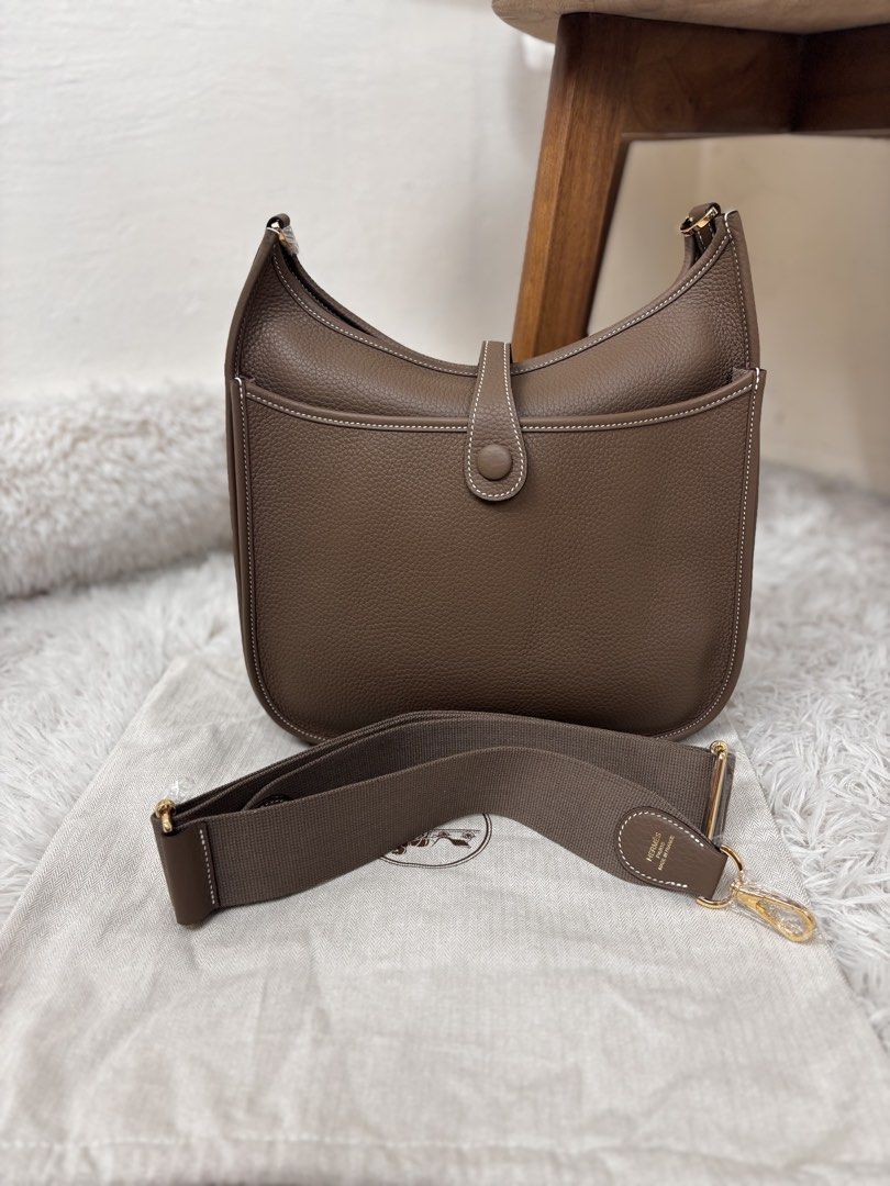 Hermes Evelyne 29 PM Bag (Etoupe) (Category: Luxury Bags & Wallets) located in Muntinlupa City. Submitted by yangchic (Listing ID 1459629737, Image 2). Description: ✔️coded ▪️can be worn as cross-body or shoulder bag ▪️message for more information and details.
