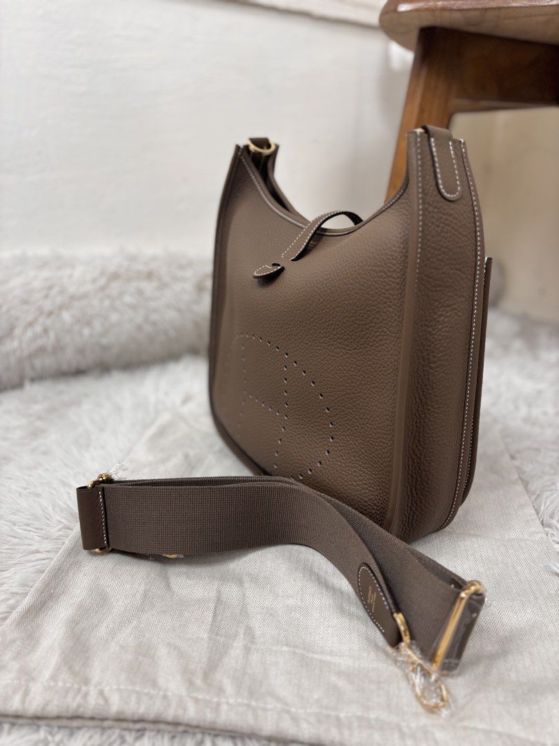 Hermes Evelyne 29 PM Bag (Etoupe) (Category: Luxury Bags & Wallets) located in Muntinlupa City. Submitted by yangchic (Listing ID 1459629737, Image 3). Description: ✔️coded ▪️can be worn as cross-body or shoulder bag ▪️message for more information and details.