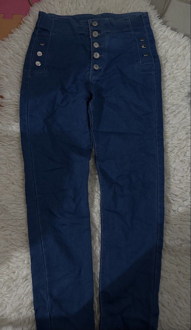 High Waisted Denim Jeans (Category: Jeans) located in Muntinlupa City. Submitted by closetcorner_ (Listing ID 1459571993, Image 1). Description: -Can fit 27-29 waistline -Stretchable material -Dark denim.