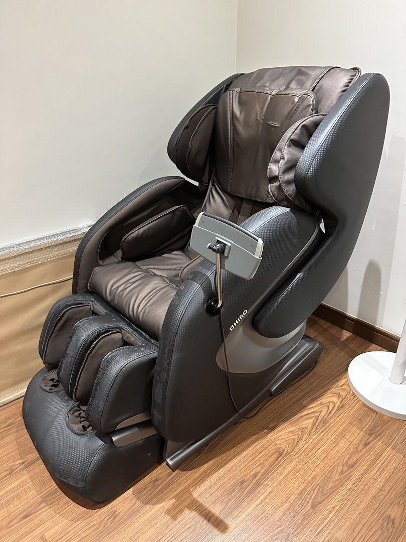 HIRO Massage Chair - Zero Gravity, Yoga, Stretch Functions (Category: Massage Devices) located in Manila. Submitted by mochimochi1112 (Listing ID 1459541745, Image 2). Description: - HIRO Massage Chair for ultimate relaxation - Features Zero Gravity, Yoga, and Stretch modes - Controller included - Minor tear on the head/neck area (visible in the last photo) - Fully functional - Perfect for unwinding after a long day -slight issue: when you open t