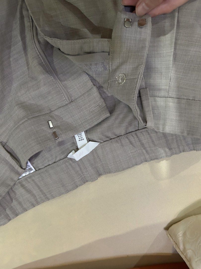 H&M Ankle Length Pants Beige (Category: Other Bottoms) located in Cainta. Submitted by unboxingstuff (Listing ID 1459616600, Image 3). Description: - H&M Beige Wide Leg Ankle Pants - High waist with front pleats - Belt loops and pockets - Comfortable elasticated back waistband - Versatile for work or casual outfits - H&M size EUR 46 .