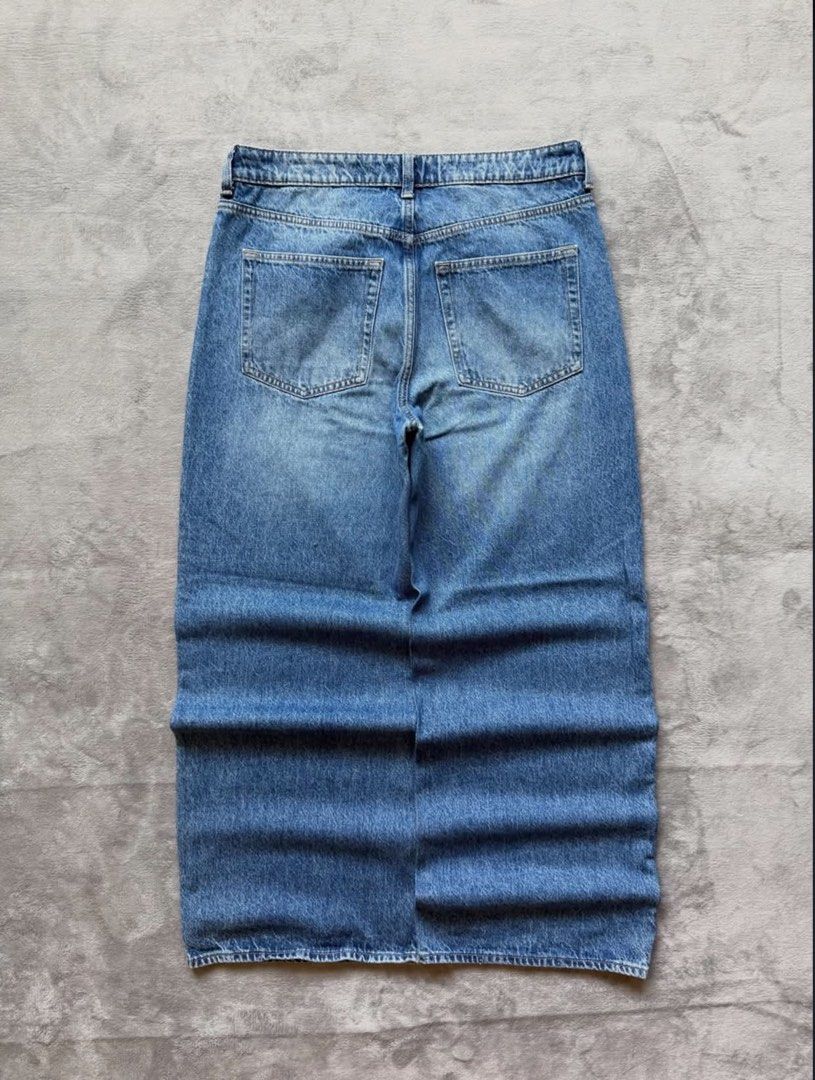 H&M BAGGY JEANS (Category: Jeans) located in Mabalacat. Submitted by thriftkolangbyktsht (Listing ID 1459676104, Image 2). Description: 34x41 thigh 13 hem 11.