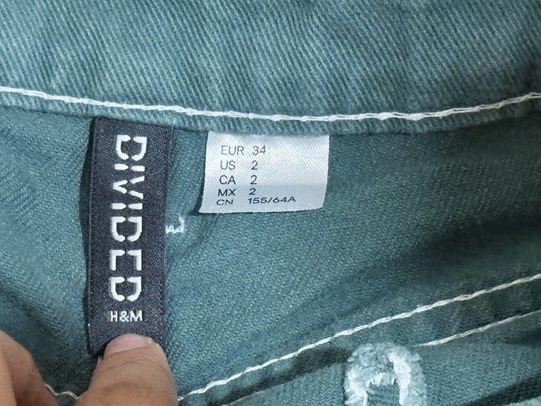 H&M Divided Green Cargo Pants (Category: Other Bottoms) located in Manila. Submitted by gabriellea00749 (Listing ID 1459649299, Image 3). Description: - H&M Divided green cargo pants - Multiple side pockets - White contrast stitching - 100% cotton - I bought it for around 1190 pesos - Made in Bangladesh - Message me for measurements -Price is still negotiable :).
