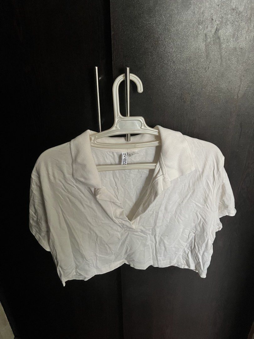 H&M Divided White Cropped Polo Shirt (Category: Shirts) located in Manila. Submitted by quick.iyarel (Listing ID 1459544377, Image 1). Description: - White cropped polo shirt from H&M Divided - Short sleeves with collar and V-neck opening - Simple and versatile design - Perfect for casual styling.