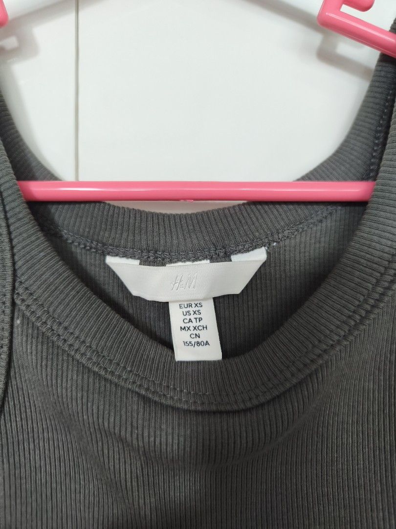 H&M Gray Sleeveless Top (Category: Sleeveless) located in Manila. Submitted by smilefashion08 (Listing ID 1459506473, Image 3). Description: Original H&M.