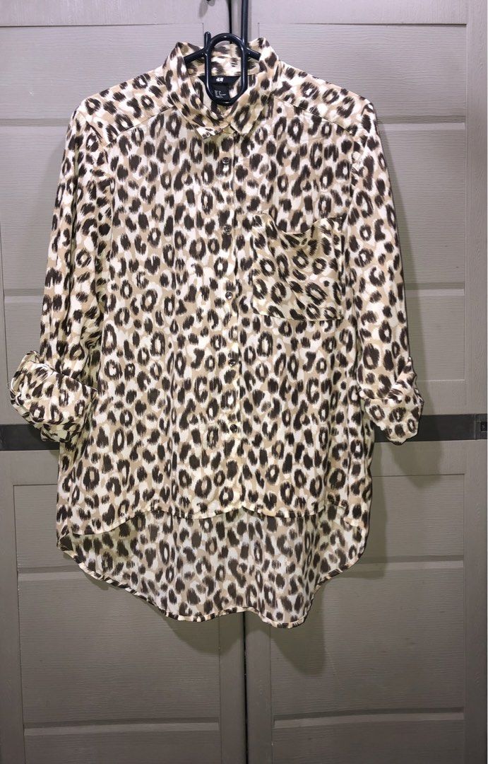 H&M Leopard print Shirt (Category: Shirts) located in Cebu City. Submitted by jiselle_fecollection (Listing ID 1459680539, Image 2). Description: -can fit S-M frame -leopard print -100% Polyester.
