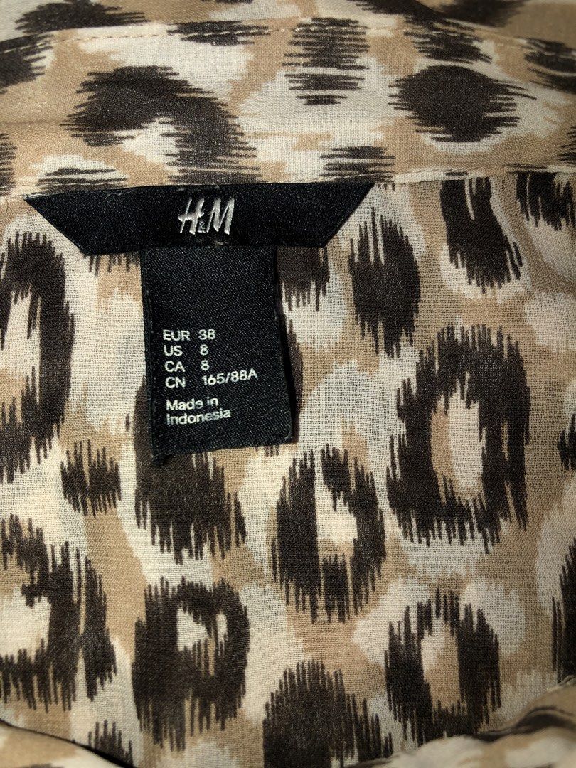 H&M Leopard print Shirt (Category: Shirts) located in Cebu City. Submitted by jiselle_fecollection (Listing ID 1459680539, Image 3). Description: -can fit S-M frame -leopard print -100% Polyester.