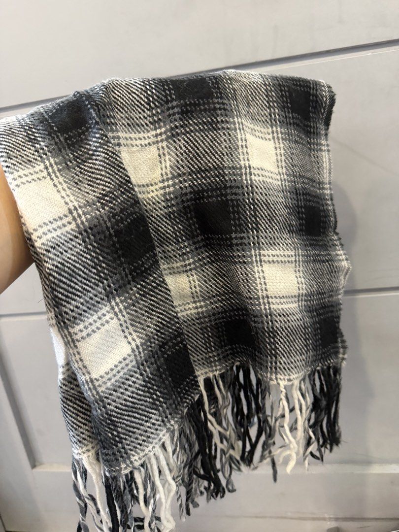 H&M SCARF (19x75) (Category: Scarves) located in Lipa City. Submitted by upcycle_alley (Listing ID 1459631051, Image 1). Description: .