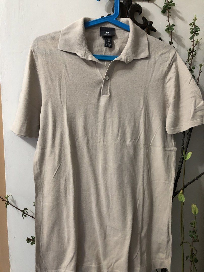 H&M shirt for men Medium slim fit (Category: Tshirts & Polo Shirts ) located in Lucena. Submitted by kweenritz (Listing ID 1459503715, Image 3). Description: Hello! For sale! Pre-loved shirt from H&M. Beige, medium, slim fit. In nice condition. RFS- nakatambak lang Shoulder 16” Width 18.5” Length 26.5” 50 only plus shipping fee.