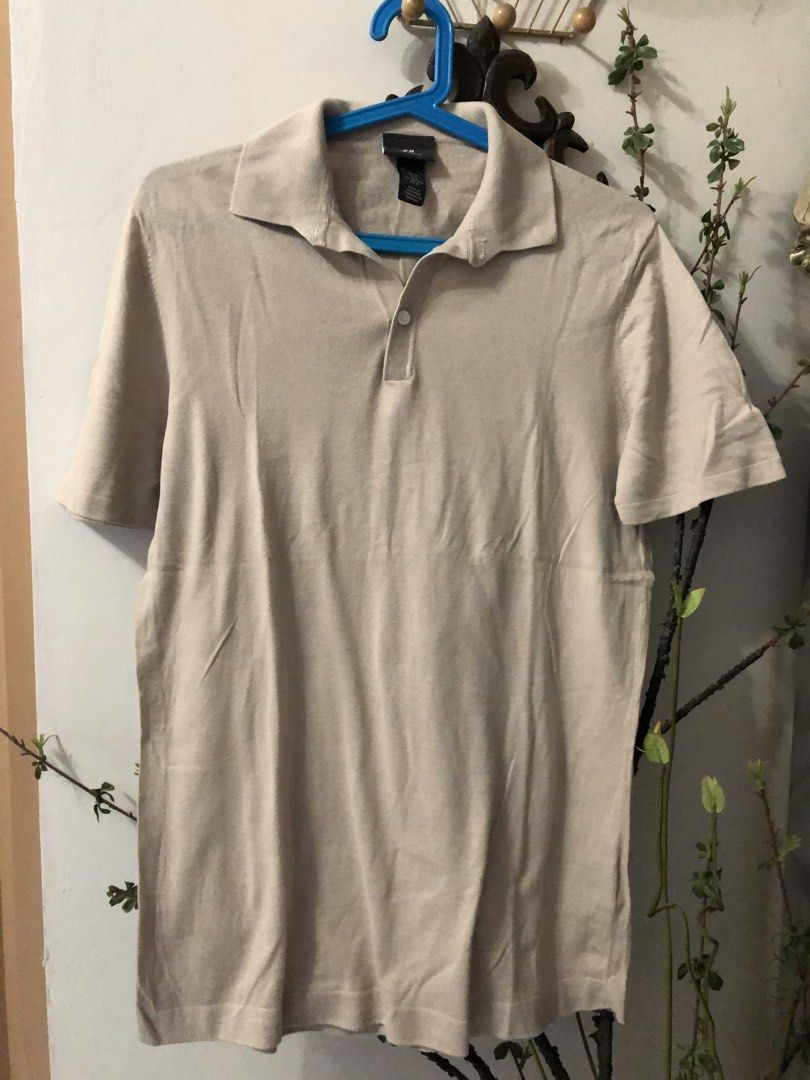 H&M shirt for men Medium slim fit (Category: Tshirts & Polo Shirts ) located in Lucena. Submitted by kweenritz (Listing ID 1459503715, Image 2). Description: Hello! For sale! Pre-loved shirt from H&M. Beige, medium, slim fit. In nice condition. RFS- nakatambak lang Shoulder 16” Width 18.5” Length 26.5” 50 only plus shipping fee.