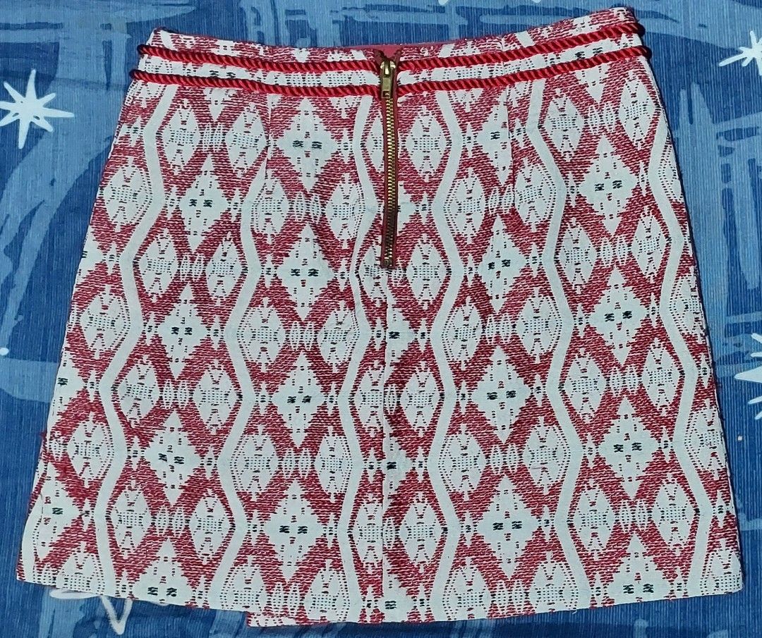 H&M Skirt (Category: Skirts) located in Baguio. Submitted by joythrifty (Listing ID 1459585811, Image 2). Description: Waist: 28in Length: 16in With back zipper.