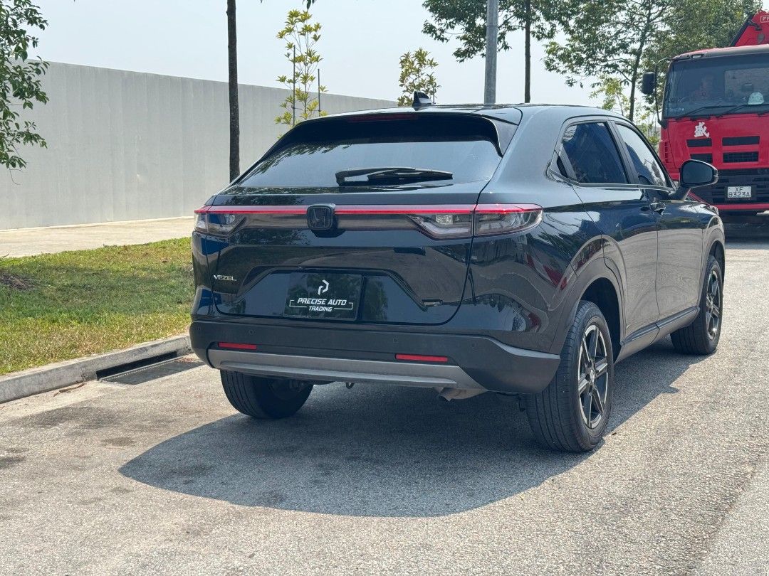 Honda Vezel 1.5 G (A) (Category: Used Cars) located in Singapore. Submitted by preciseauto (Listing ID 1459546355, Image 3). Description: 🔥🔥BOSS SAY ALL MUST GO CLEARANCE SALE🔥🔥 🚨CHEAPEST CARS IN THE MARKET🚨 🚘$500 DRIVEAWAY🚘 🏦LOWEST INTEREST FROM 1.48%🏦 🟢1 YEAR WARRANTY🟢 🔧FREE 1 YEAR SERVICING🔧 🏬 Vehicle 120 Points INSPECTION CHECK By In House Workshop BEFORE we put them for SALE 🚕 PHV Drivers Welcomed 🔁 High Trade In Value ‼️ 🌟
