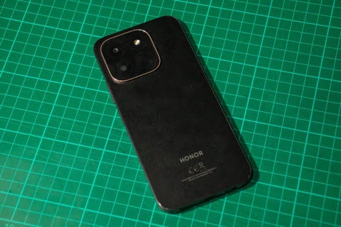 Honor x6c (Category: Android Others) located in Manila. Submitted by boldcloud_79fa2f (Listing ID 1459676159, Image 2). Description: 10K ORIGINAL PRICE FS HONOR X6C 256 GB ALL GOODS 5300 mah 2 MONTHS OLD MINSAN LNG GAMITIN (NO ISSUES) * CHARGING * NO REPLACE ANY PART ( WALANG PINAGAWA) * CAMERA GOODS * VOLUME GOODS BUTTON GOODS.