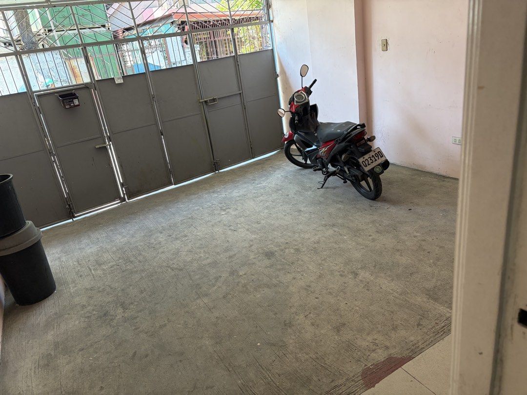 House for rent pasay city (Category: Looking For) located in Manila. Submitted by nadiness (Listing ID 1459625825, Image 2). Description: House for rent pasay city 3bedroom with 2 bathrooms Parking good for one car plus motor parking With roof deck .