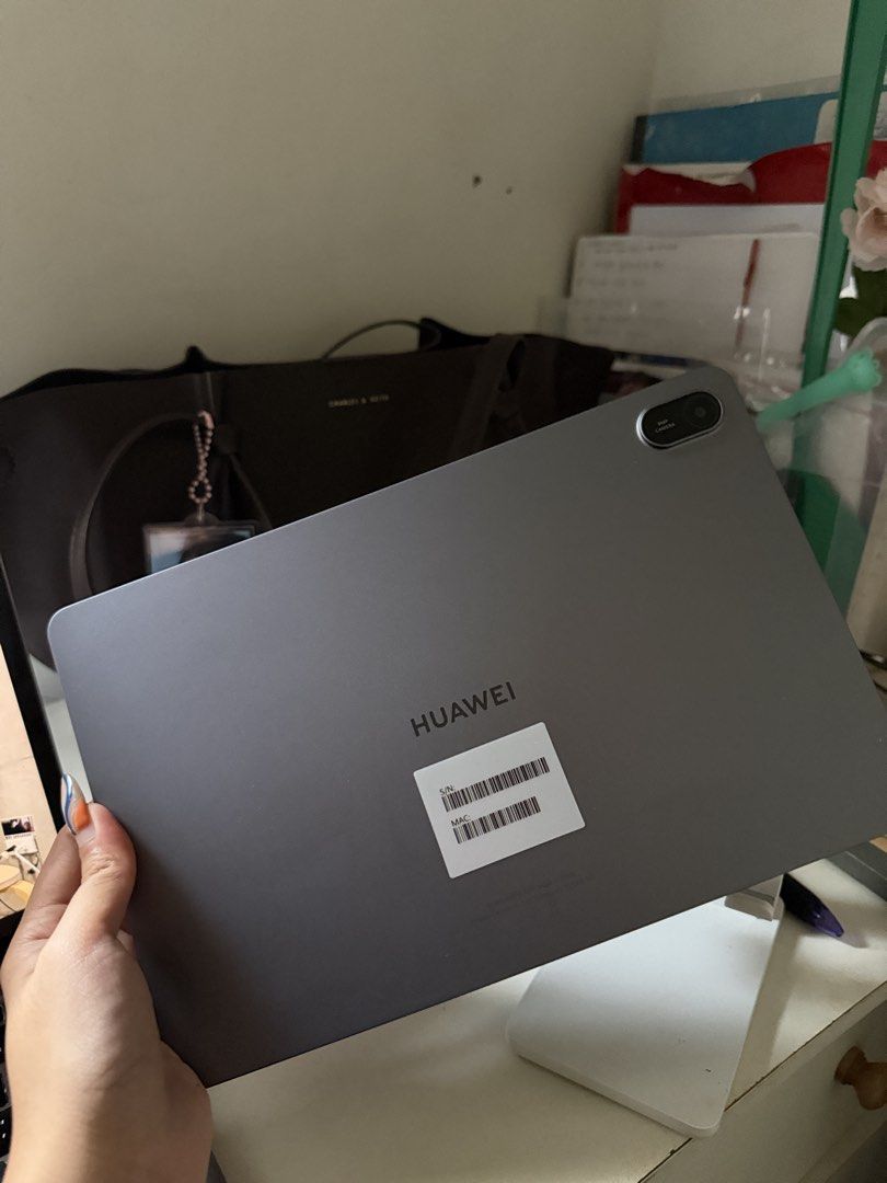 Huawei Matepad SE 11” (Category: Android) located in Manila. Submitted by gabchristine (Listing ID 1459522079, Image 1). Description: huawei matepad se 11” wifi (nebula gray) w/ free goodojoq bluetooth keyboard & huawei flip cover & original charger rfs: rarely being used.