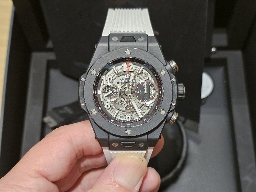Hublot Big Bang Unico Flyback Chronograph (不議價） （分類：手錶）位於 Hong Kong。 由 desontort 提交（商品編號 1459526934，圖片 3）。簡介： 99% 新 Hublot Big Bang Unico 計時腕錶，45mm錶直徑，72小時動力儲存自家機芯，陶瓷錶殼無花，2018年錶，水貨，有盒及保用証，白色代用膠帶，附带黑色Hublot 原廠膠袋，可快拆錶帶。售$60000，不議價，議價問題不回。(除了Rolex ，可換其他錶)。