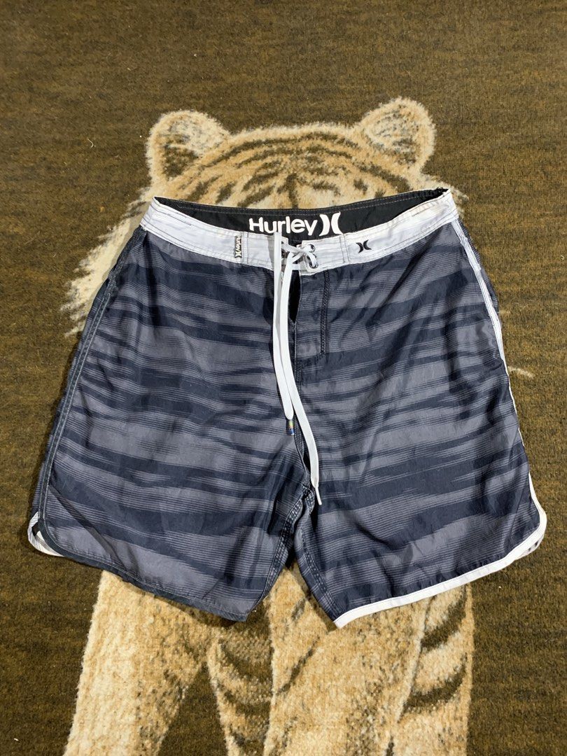 HURLEY BOARDSHORT (Category: Shorts) located in San Jose. Submitted by kapitan.onixxc (Listing ID 1459553987, Image 2). Description: 32x19x9.