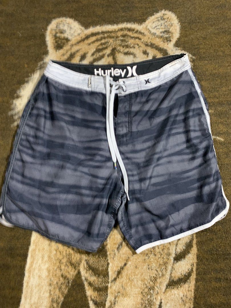 HURLEY BOARDSHORT (Category: Shorts) located in San Jose. Submitted by kapitan.onixxc (Listing ID 1459553987, Image 1). Description: 32x19x9.