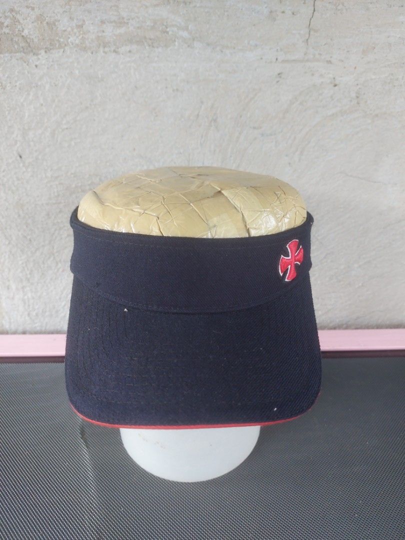 Independent Truck Co. Baseball Cap (Category: Caps & Hats) located in Magarao. Submitted by hotdogsandwich.flower (Listing ID 1459600891, Image 1). Description: - Brand: Independent Truck Co. - Color: Black with red trim - Design: Features the classic Independent cross logo on the front - Fit: Adjustable strap at the back - Origin: Made in Korea by Field Prime Co., Ltd. - Style: Great for everyday wear.