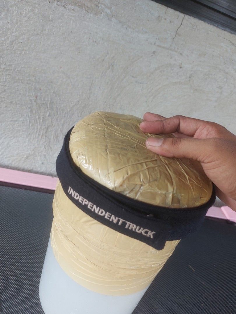 Independent Truck Co. Baseball Cap (Category: Caps & Hats) located in Magarao. Submitted by hotdogsandwich.flower (Listing ID 1459600891, Image 2). Description: - Brand: Independent Truck Co. - Color: Black with red trim - Design: Features the classic Independent cross logo on the front - Fit: Adjustable strap at the back - Origin: Made in Korea by Field Prime Co., Ltd. - Style: Great for everyday wear.