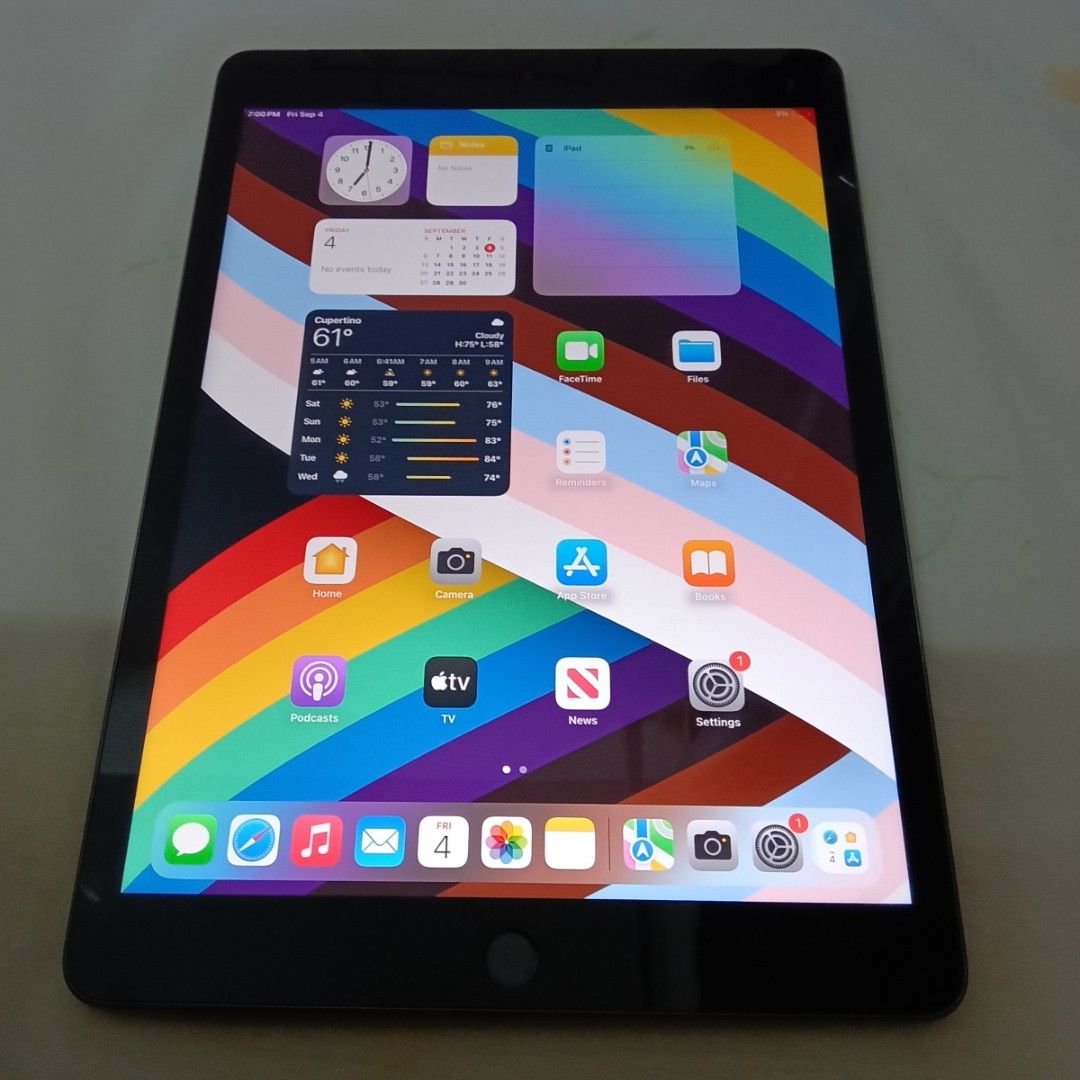 iPad 8th generation （分類：平板電腦 - iPad）位於 Hong Kong。 由 holly8888 提交（商品編號 1459601021，圖片 1）。簡介： iPad 8th generation With 32gb wifi and cellular Good battery 99% Include case and usb 。