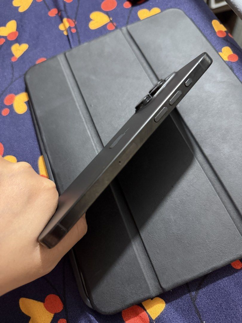 Iphone 15 pro max 512gb (Category: iPhone 15 Series) located in Batangas. Submitted by blessed.alexx (Listing ID 1459637852, Image 2). Description: 512gb storage No history of repair Local variant Ntc approved 86% battery health Openline With case and original cord 📍Batangas area Meet up nearby areas or lbc.