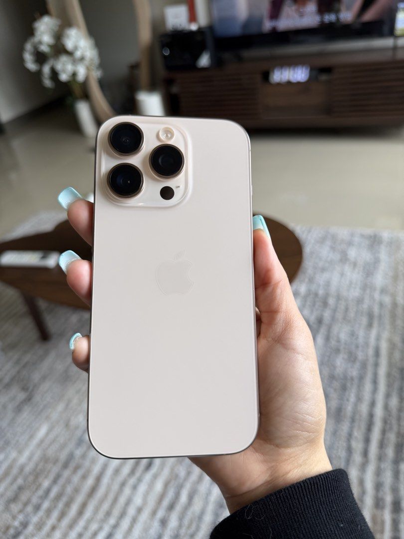 iPhone 16 pro 128gb (Category: iPhone 16 Series) located in Paranaque City. Submitted by shy_kor (Listing ID 1459571620, Image 3). Description: Iphone 16 pro 128gb 87% batt No repair history Unit only!!! Any sim will do! Reset all you want! (May super duper small scratch lang) dahil sa casing For the fast transaction just DM me! 0976x124x24x07.