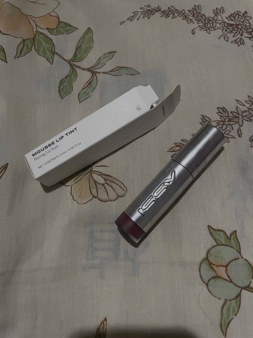 Issy Mousse Blurring Lip Tint (Category: Makeup) located in Manila. Submitted by sevdeclutter (Listing ID 1459672604, Image 1). Description: no issue ilang beses lang nagamit. madumi lang outside. shade: casual.