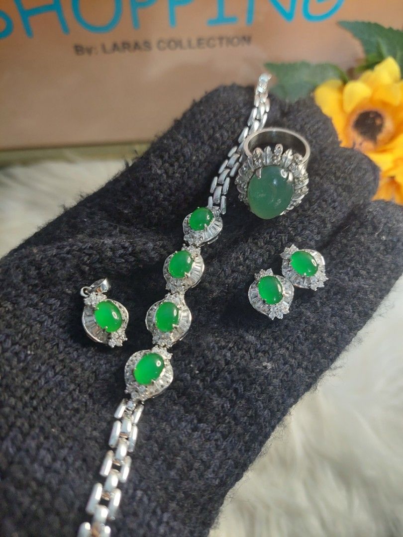 Jade Ring, Bracelet, Earrings, Pendant Set (Category: Precious Stones) located in Manila. Submitted by larascollection0920 (Listing ID 1459661955, Image 1). Description: Jewelry Set- Complete 4-piece jewelry set: bracelet, earrings, pendant, and ring. - Features beautiful, vibrant - Accented with sparkling diamonds. - Versatile for both special events and daily elegance. Perfect for weddings or formal events Price Range P3,000 Loc Novaliches QC.