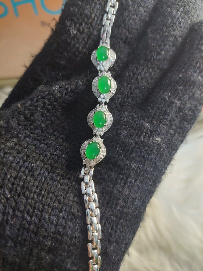 Jade Ring, Bracelet, Earrings, Pendant Set (Category: Precious Stones) located in Manila. Submitted by larascollection0920 (Listing ID 1459661955, Image 3). Description: Jewelry Set- Complete 4-piece jewelry set: bracelet, earrings, pendant, and ring. - Features beautiful, vibrant - Accented with sparkling diamonds. - Versatile for both special events and daily elegance. Perfect for weddings or formal events Price Range P3,000 Loc Novaliches QC.