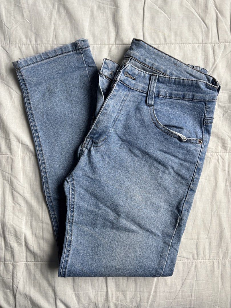 JAG Light Wash Denim Jeans (Category: Jeans) located in Manila. Submitted by josephvenj75331 (Listing ID 1459582256, Image 1). Description: - JAG light wash denim jeans - Classic five-pocket style - Button and zip closure - Denim skinny fit - Versatile for casual wear - Goes with anything.