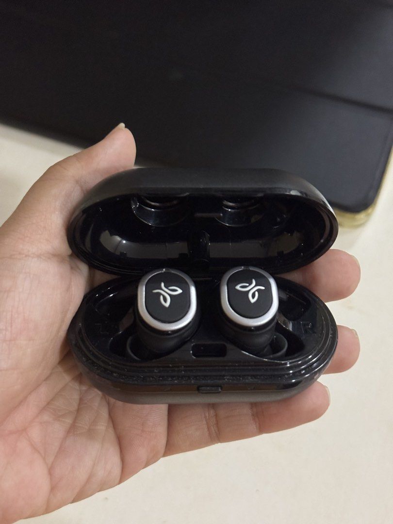 Jaybird Run True Wireless Sports Earbuds (Category: Earphones) located in Quezon City. Submitted by car.caldb (Listing ID 1459655343, Image 2). Description: No box Used 2-3x, stored only after Connects to android and apple devices.