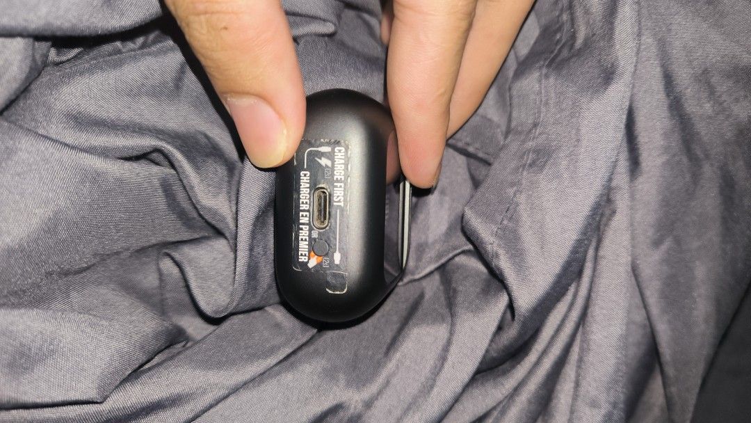 JBL PRO 2 CASE (Category: Other Mobile & Gadget Accessories) located in Manila. Submitted by mrfirsh02 (Listing ID 1459641628, Image 2). Description: ORIGINAL JBL PRO 2 CASE ONLY LOST THE 2 EARBUDS SCREEN SMOOTH CAN DO LALAMOVE/MEET UP MLTE,MNL.