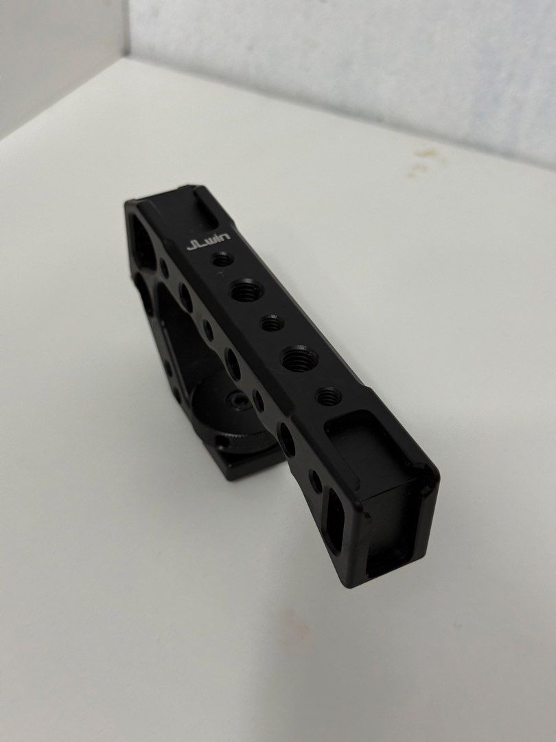 JLWIN Camera Top handle (Category: Gimbals & Stabilizers ) located in Echague. Submitted by eightcrafts (Listing ID 1459637639, Image 1). Description: JLWIN top handle .