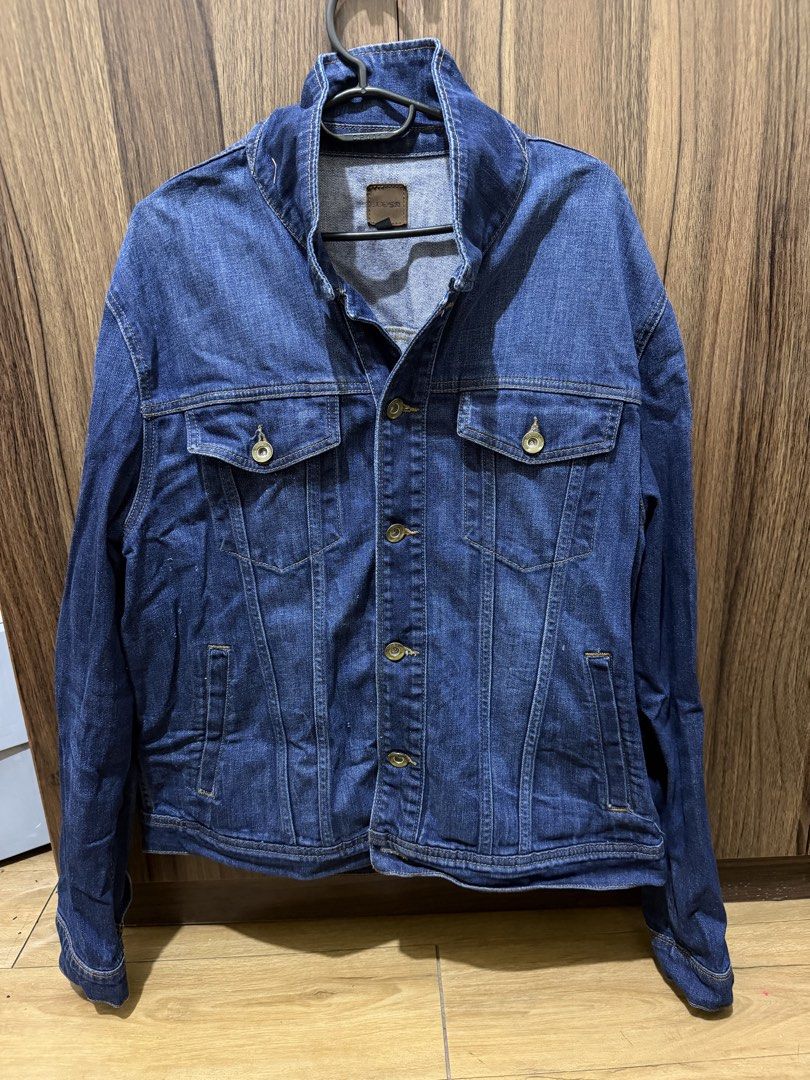 Joe's Jeans Denim Jacket Size L (Category: Coats, Jackets and Outerwear) located in Taguig. Submitted by plfits (Listing ID 1459662919, Image 1). Description: - Classic blue denim jacket - Brand: Joe's Jeans - Size: L - Button-up front - Two chest pockets - Standard collar - Ideal for layering and versatile styling.