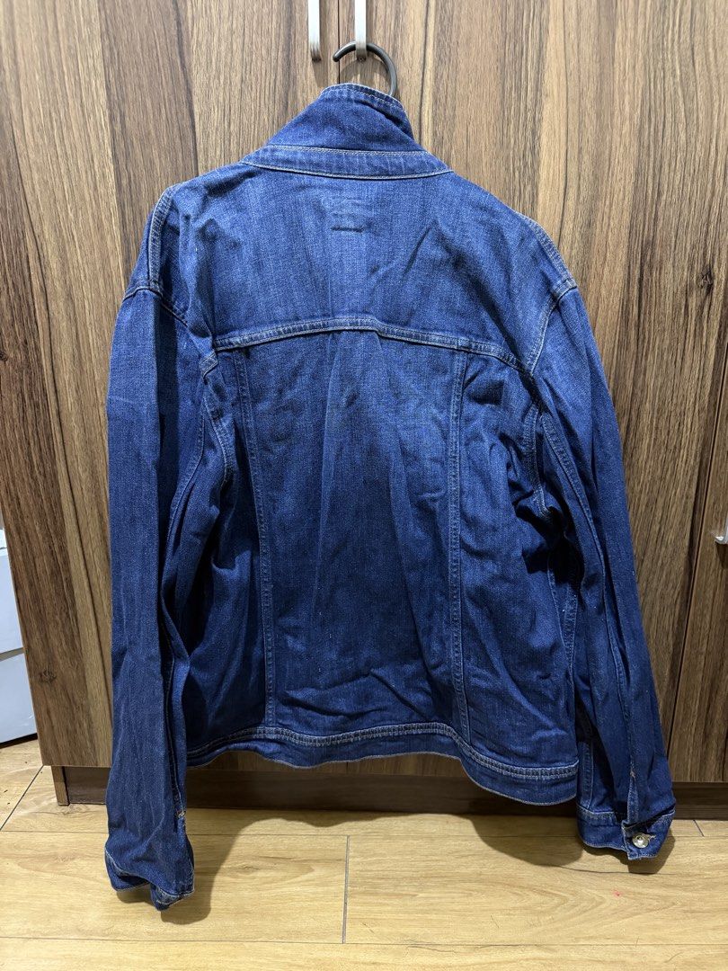 Joe's Jeans Denim Jacket Size L (Category: Coats, Jackets and Outerwear) located in Taguig. Submitted by plfits (Listing ID 1459662919, Image 2). Description: - Classic blue denim jacket - Brand: Joe's Jeans - Size: L - Button-up front - Two chest pockets - Standard collar - Ideal for layering and versatile styling.