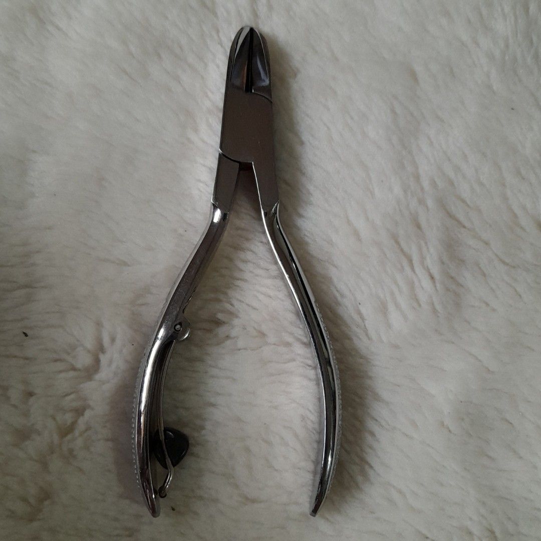 KAI Stainless Steel Big Nipper (Category: Hands & Nails) located in Bocaue. Submitted by marajapansurplus (Listing ID 1459684525, Image 2). Description: - Sharp stainless steel Big Nipper by KAI - Curved blades for precise cutting - Built-in nail file included - Ideal for personal grooming - Sturdy and durable construction - Easy to handle and use.